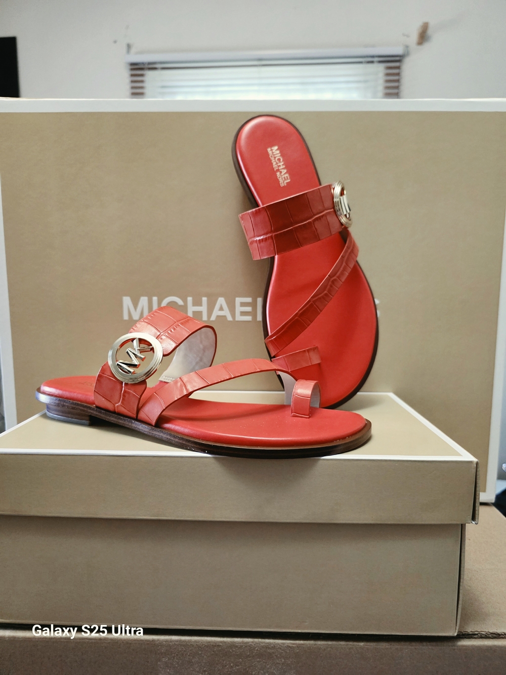 Michael Kors Vera Embossed Croc Leather Flat Thong In Spiced Coral Size 7.5M